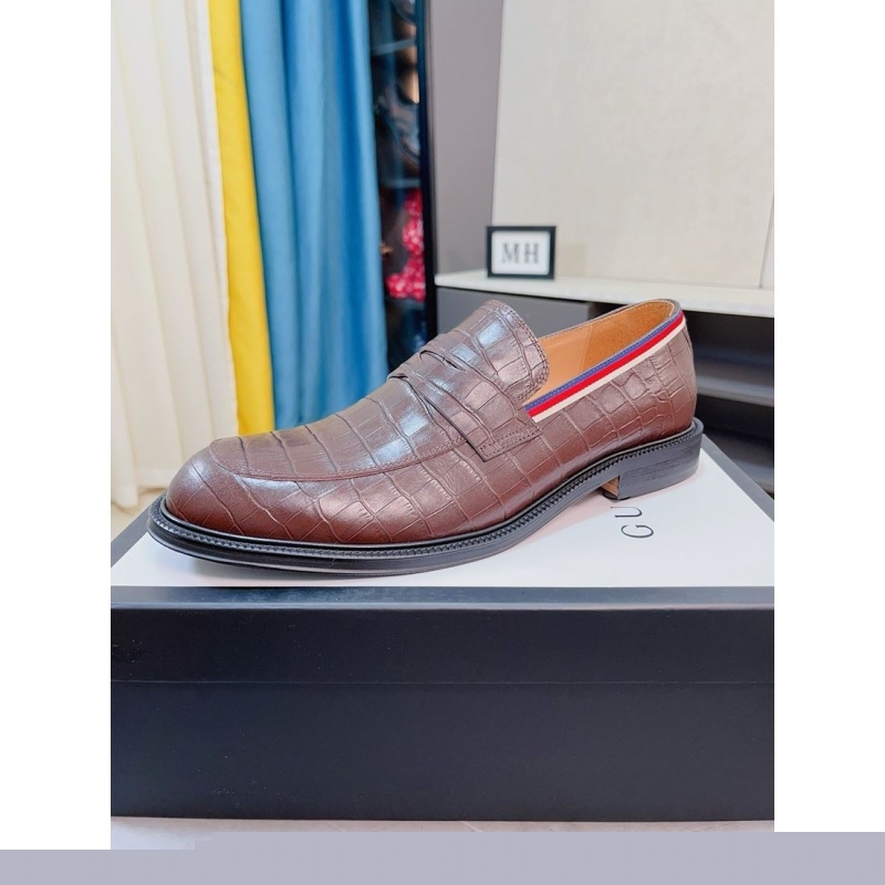 G*u*i leather shoes